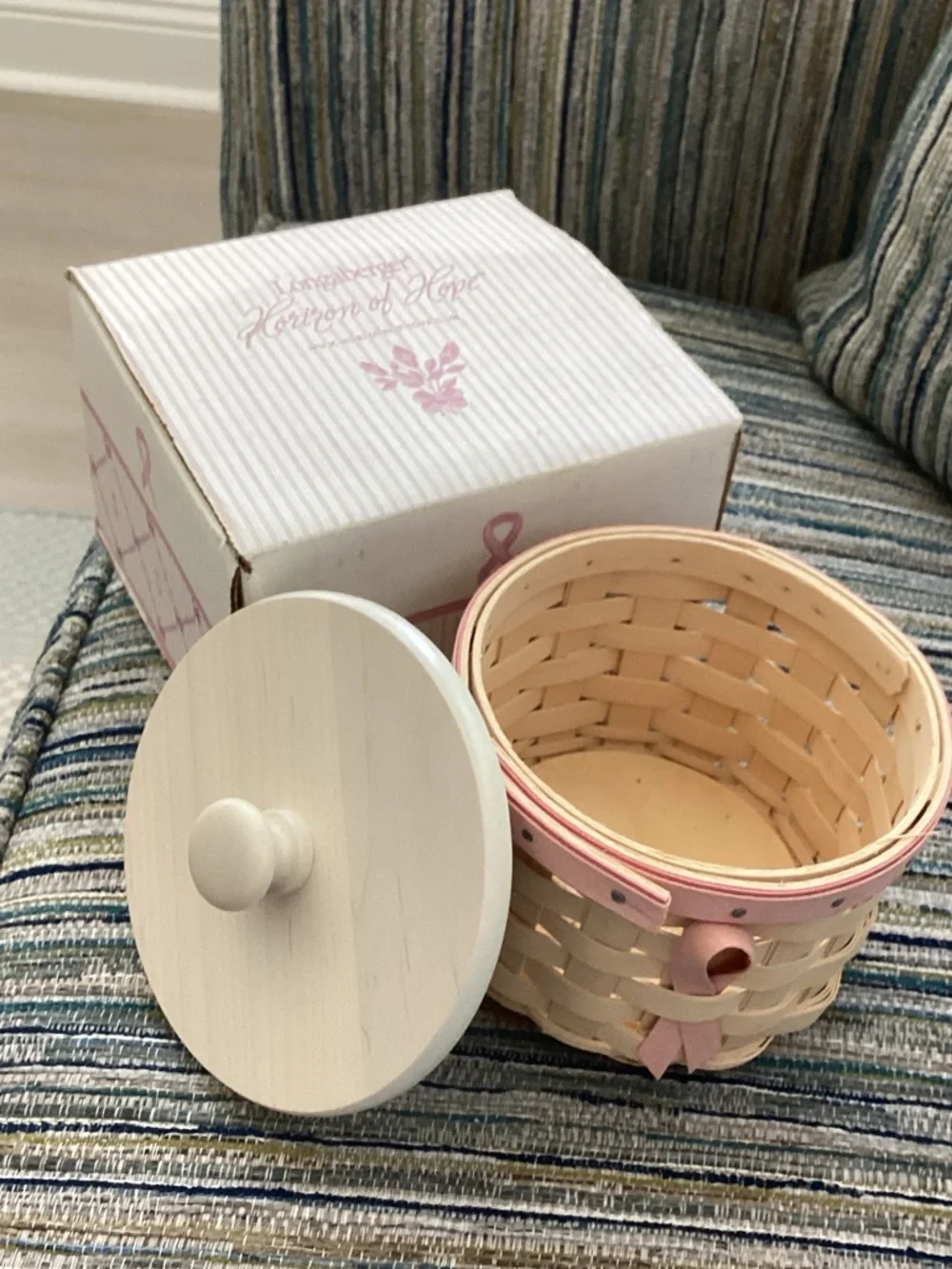 Longaberger 2006 Horizon of Hope Cream and Pink Woven Basket with Lid